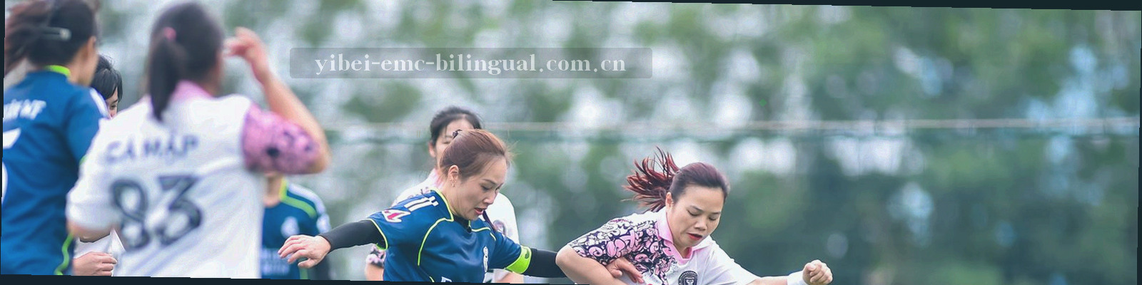 抽象时间刻度与档案线条组成的浅色纹理，无文字与人物